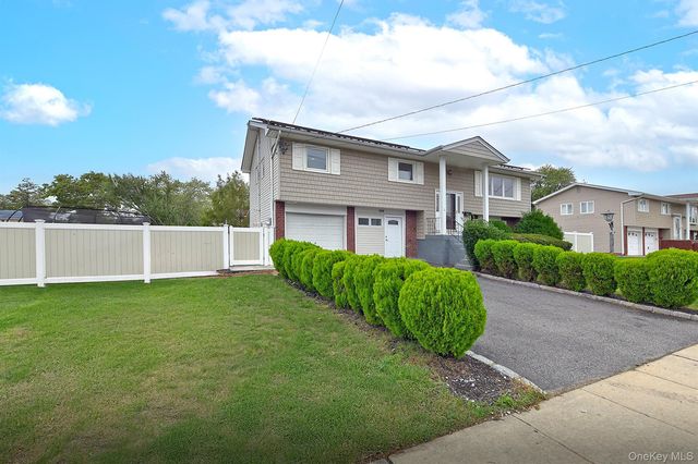 105 N Lewis Avenue, Lindenhurst, NY 11757