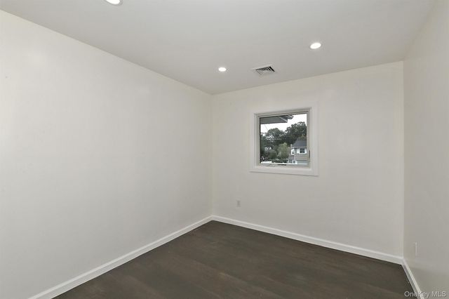 105 N Lewis Avenue, Lindenhurst, NY 11757