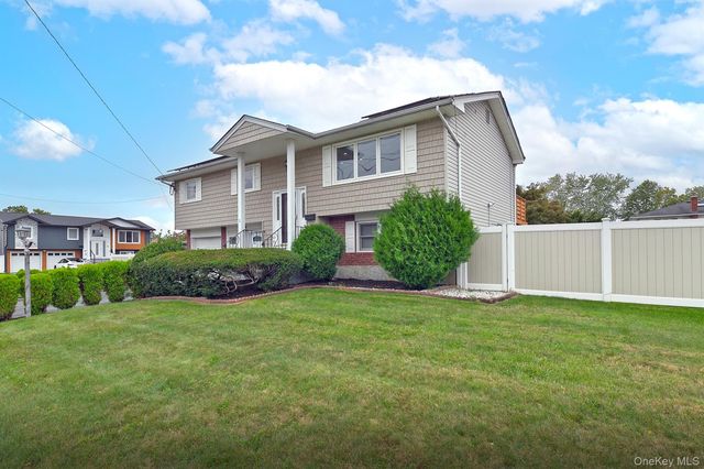 105 N Lewis Avenue, Lindenhurst, NY 11757