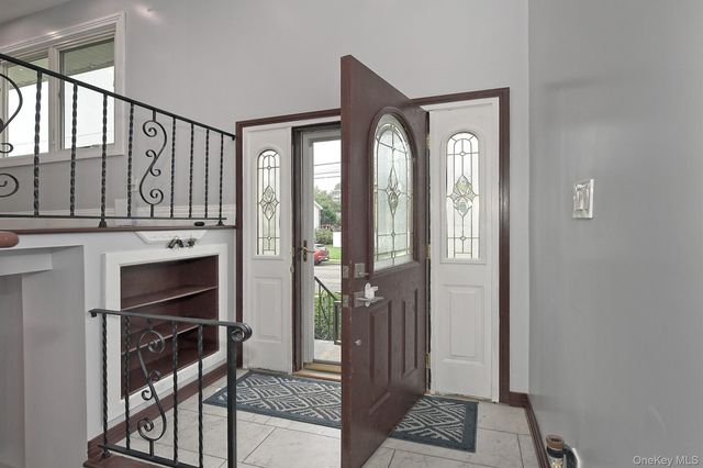 105 N Lewis Avenue, Lindenhurst, NY 11757