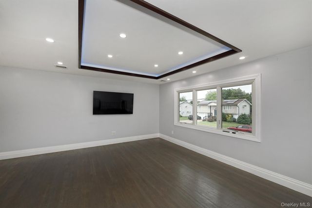 105 N Lewis Avenue, Lindenhurst, NY 11757