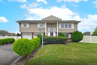 105 N Lewis Avenue, Lindenhurst, NY 11757