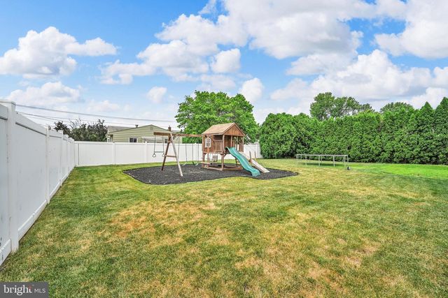 230 HOPE DR, Blandon, PA 19510