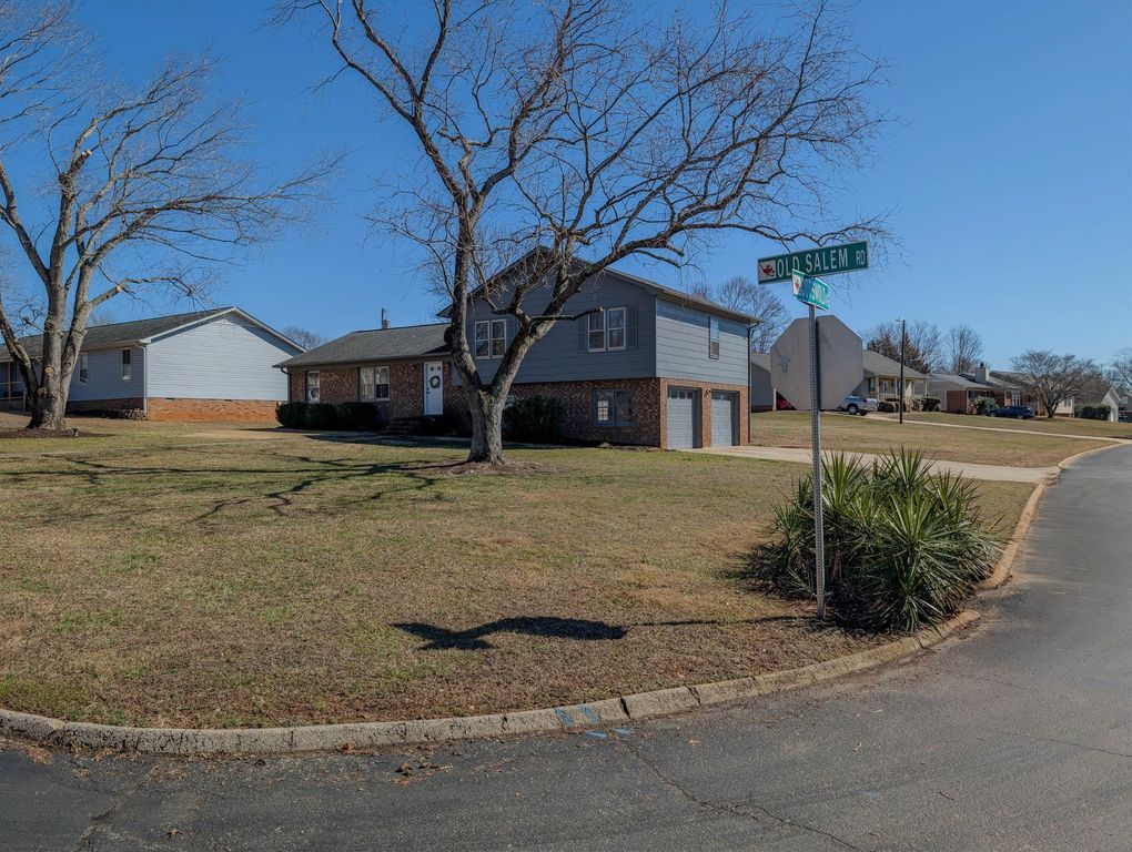 207 Old Salem Road, Moore, SC 29369