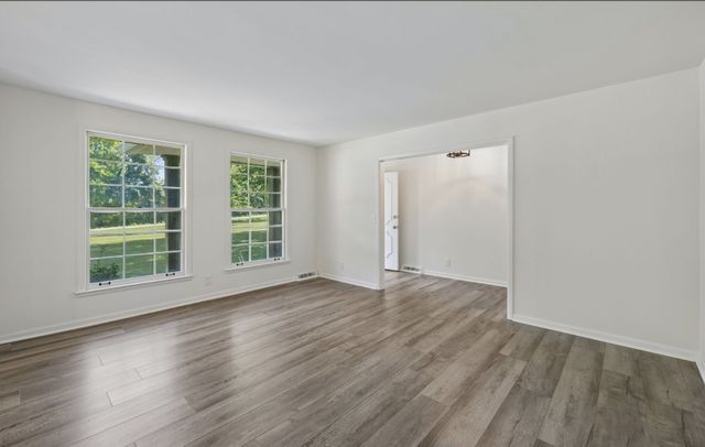 920 Clearview Rd, Cottontown, TN 37048