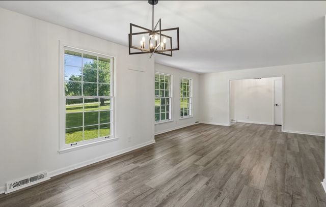 920 Clearview Rd, Cottontown, TN 37048