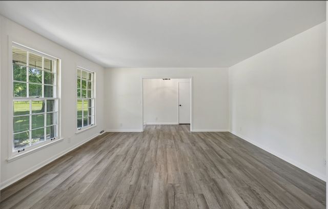 920 Clearview Rd, Cottontown, TN 37048