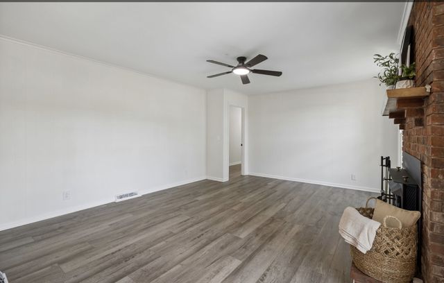920 Clearview Rd, Cottontown, TN 37048