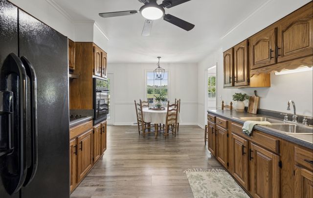 920 Clearview Rd, Cottontown, TN 37048