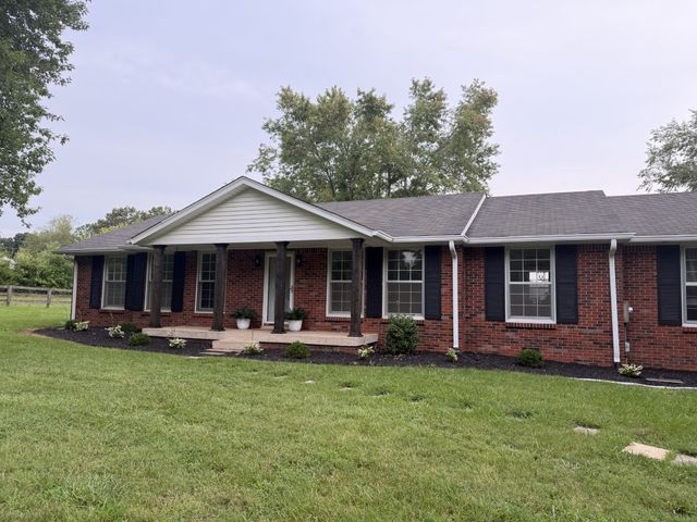 920 Clearview Rd, Cottontown, TN 37048