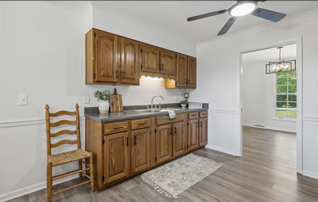 920 Clearview Rd, Cottontown, TN 37048