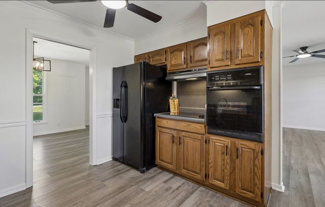 920 Clearview Rd, Cottontown, TN 37048
