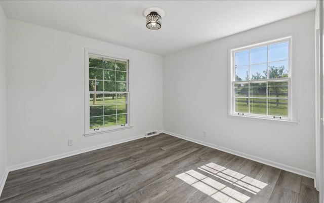 920 Clearview Rd, Cottontown, TN 37048