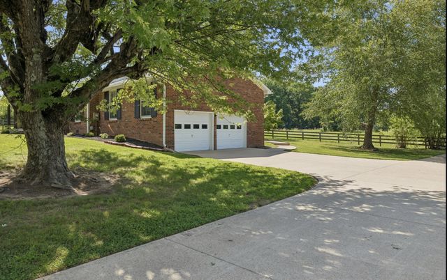 920 Clearview Rd, Cottontown, TN 37048