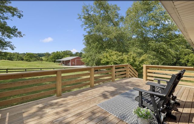 920 Clearview Rd, Cottontown, TN 37048