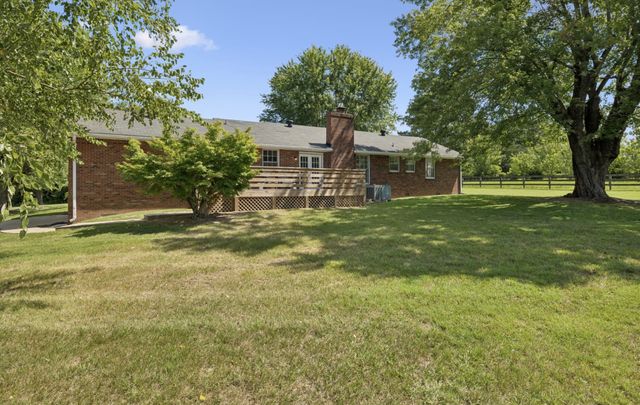 920 Clearview Rd, Cottontown, TN 37048