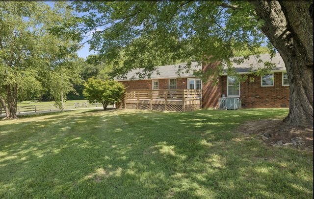 920 Clearview Rd, Cottontown, TN 37048