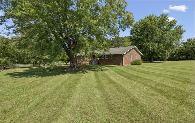 920 Clearview Rd, Cottontown, TN 37048