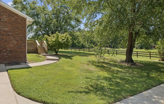 920 Clearview Rd, Cottontown, TN 37048