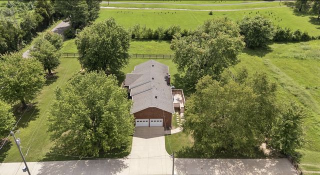 920 Clearview Rd, Cottontown, TN 37048