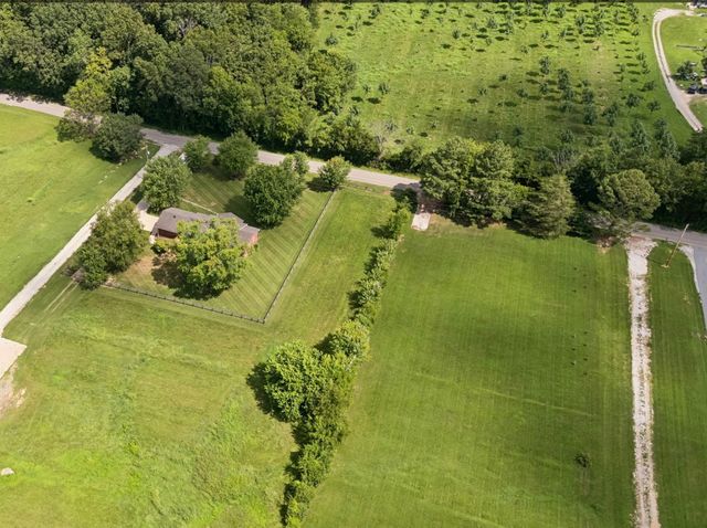 920 Clearview Rd, Cottontown, TN 37048