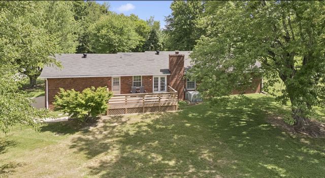 920 Clearview Rd, Cottontown, TN 37048