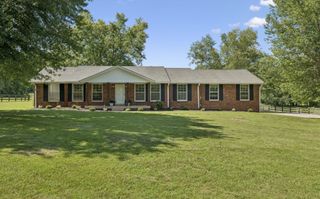 920 Clearview Rd, Cottontown, TN 37048