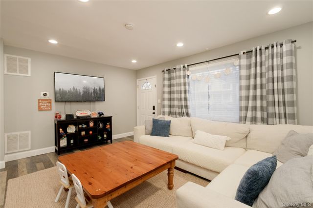 21 Wabil Road, Miller Place, NY 11764