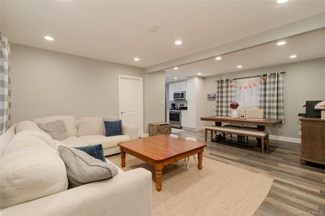 21 Wabil Road, Miller Place, NY 11764