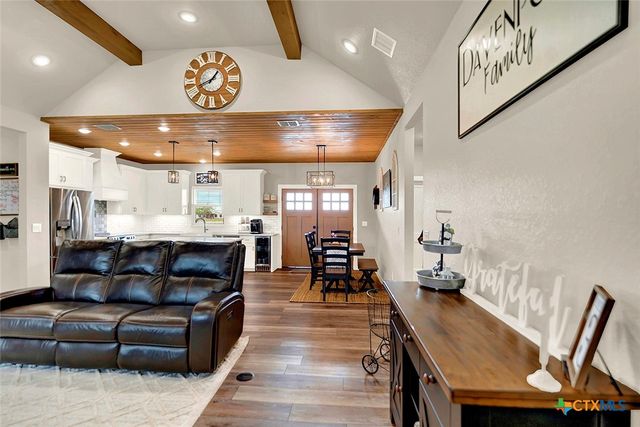 1474 CR 342, La Vernia, TX 78121