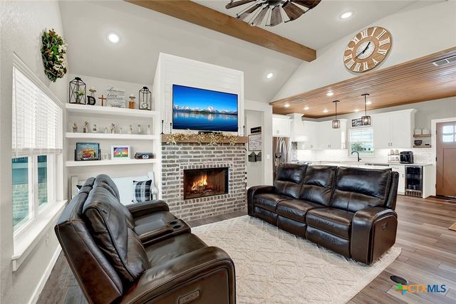 1474 CR 342, La Vernia, TX 78121