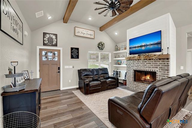 1474 CR 342, La Vernia, TX 78121