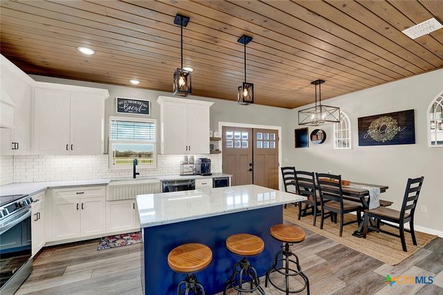 1474 CR 342, La Vernia, TX 78121