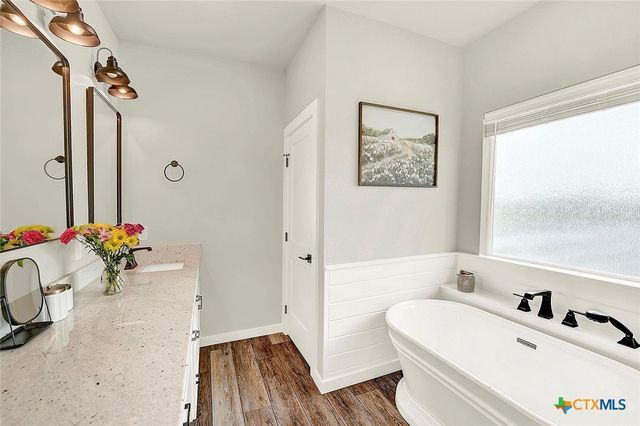 1474 CR 342, La Vernia, TX 78121