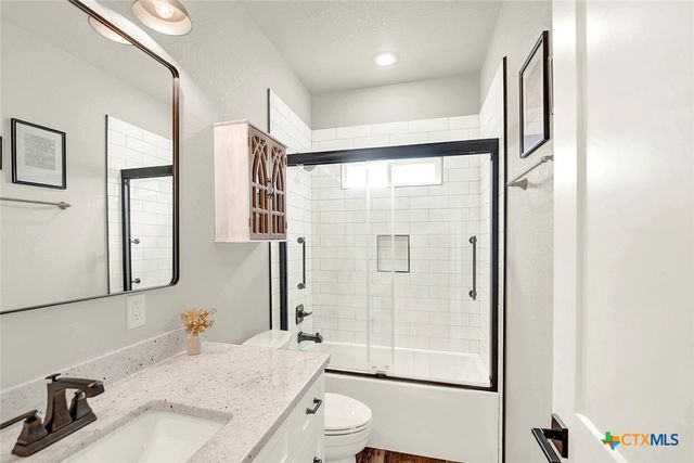 1474 CR 342, La Vernia, TX 78121