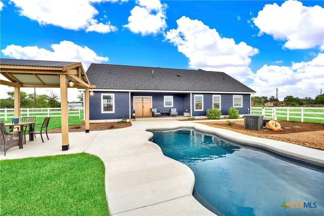 1474 CR 342, La Vernia, TX 78121