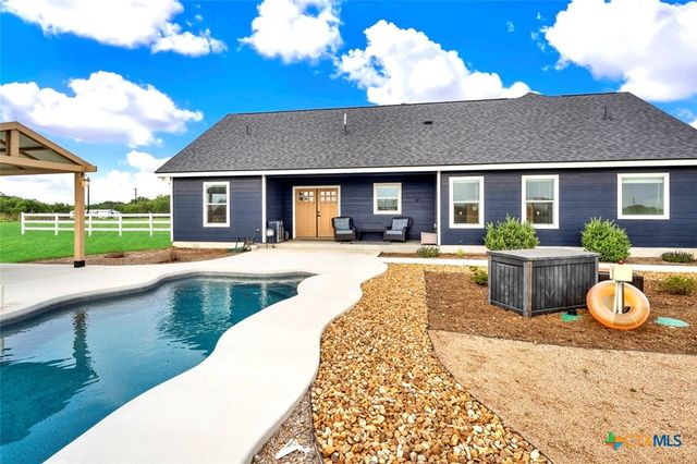 1474 CR 342, La Vernia, TX 78121