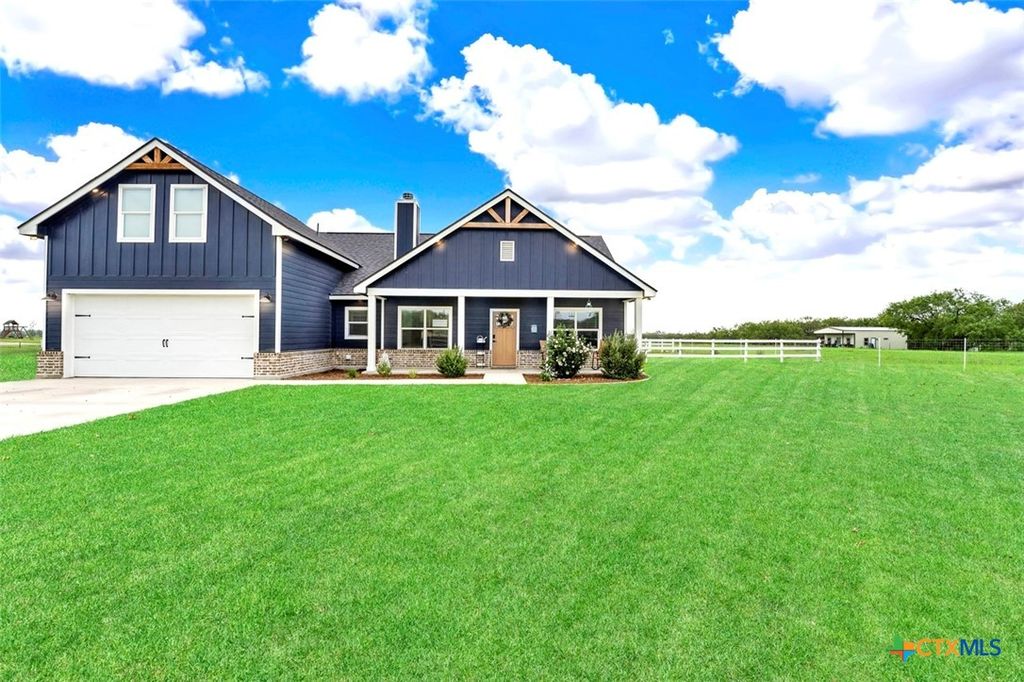 1474 CR 342, La Vernia, TX 78121