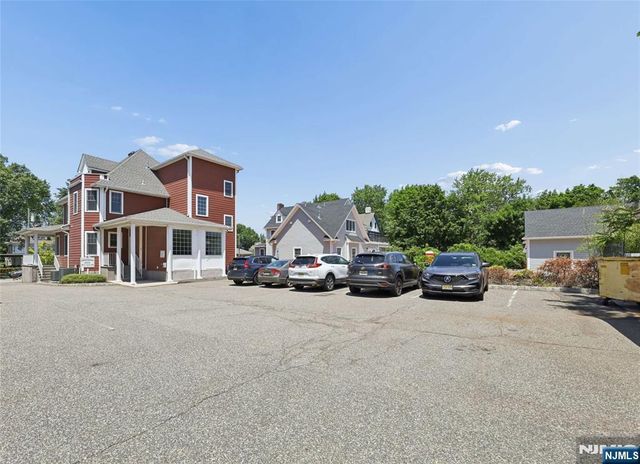 374 Summit Avenue, Hackensack, NJ 07601