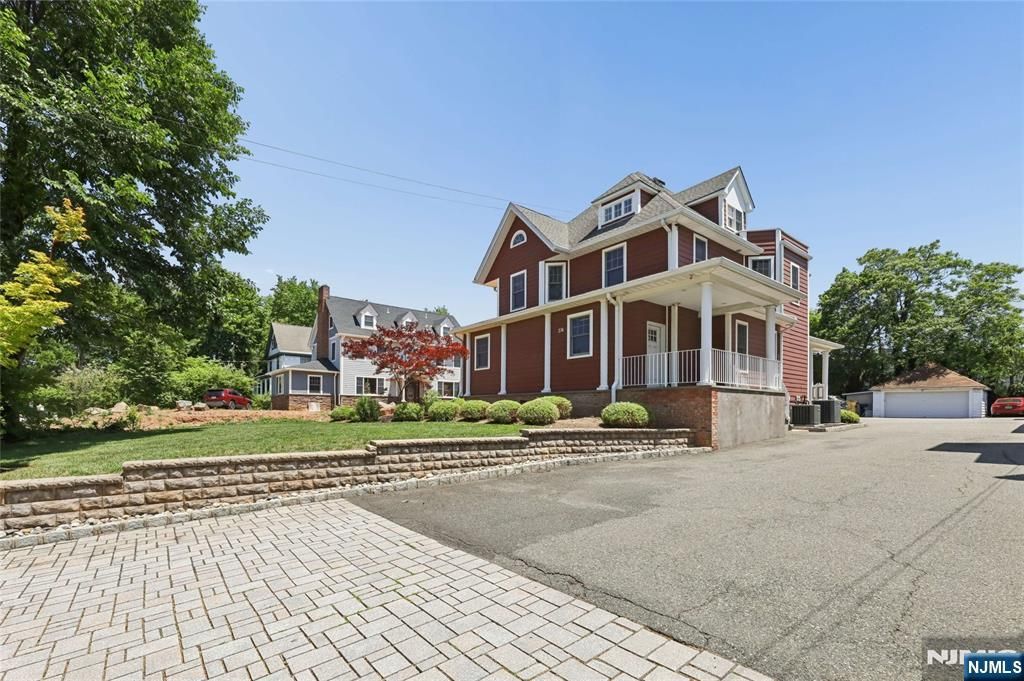 374 Summit Avenue, Hackensack, NJ 07601