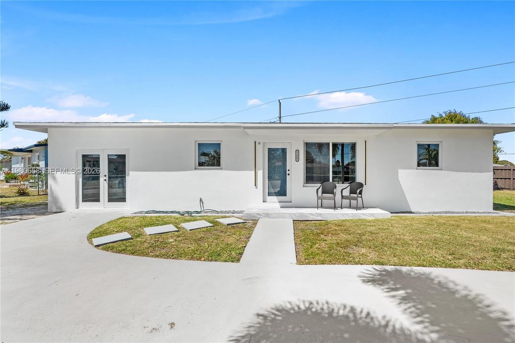 11805 SW 185th St, Miami, FL 33177