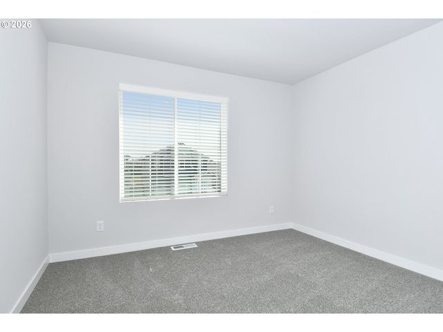 1151 PARKSIDE Ave, Woodburn, OR 97071