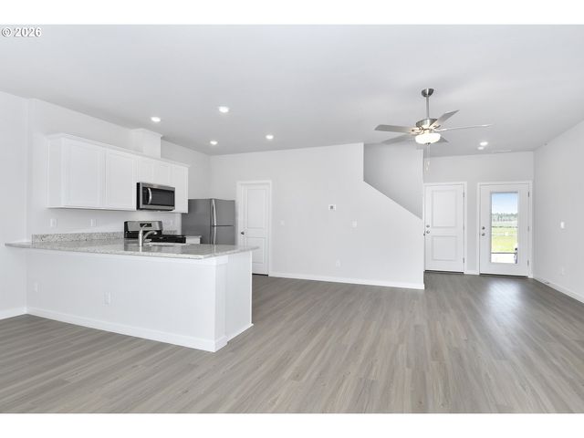 1151 PARKSIDE Ave, Woodburn, OR 97071
