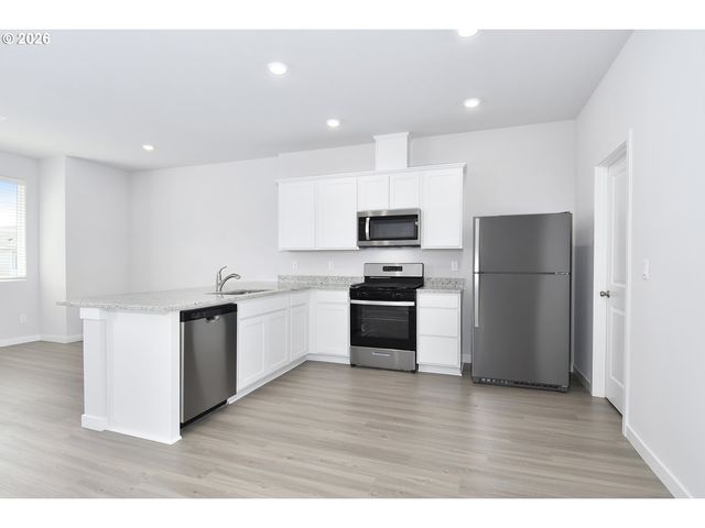 1151 PARKSIDE Ave, Woodburn, OR 97071