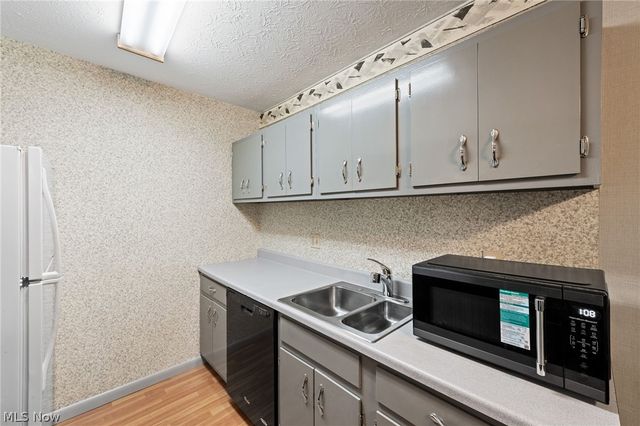 16395 Heather Lane, Middleburg Heights, OH 44130