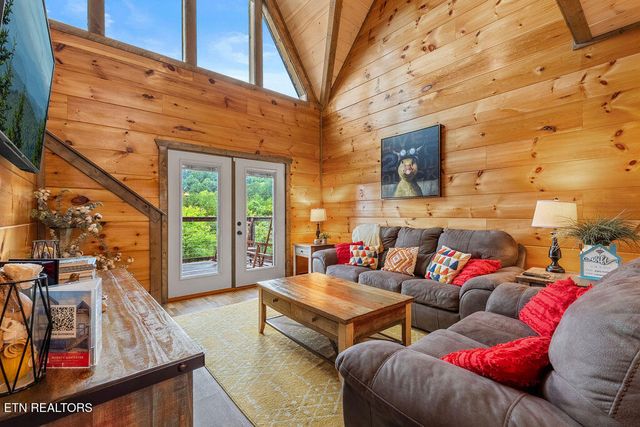 2111 Eagle Feather Drive, Sevierville, TN 37876