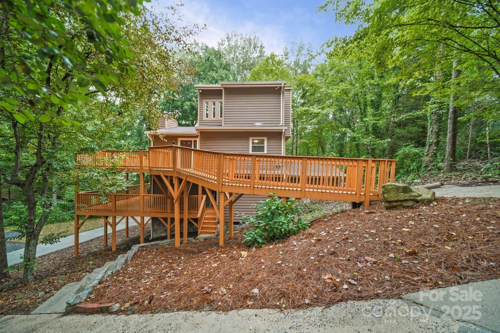 8012 Briardale Drive, Charlotte, NC 28212