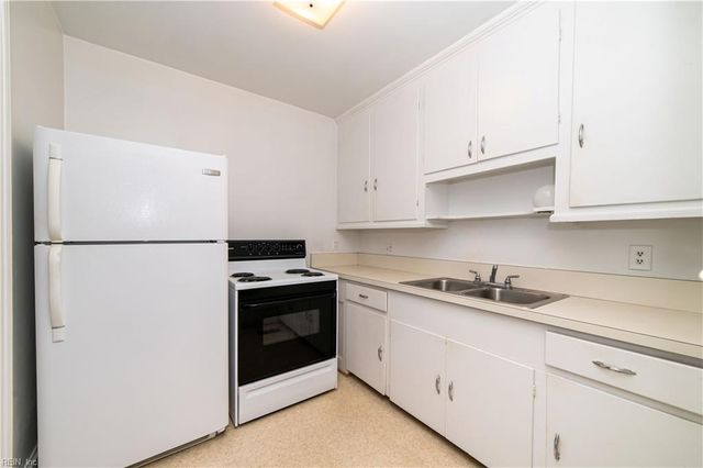 3117 Sterling Point DR A, Portsmouth, VA 23703