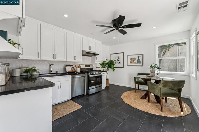 1378 Canterbury Dr, Concord, CA 94521