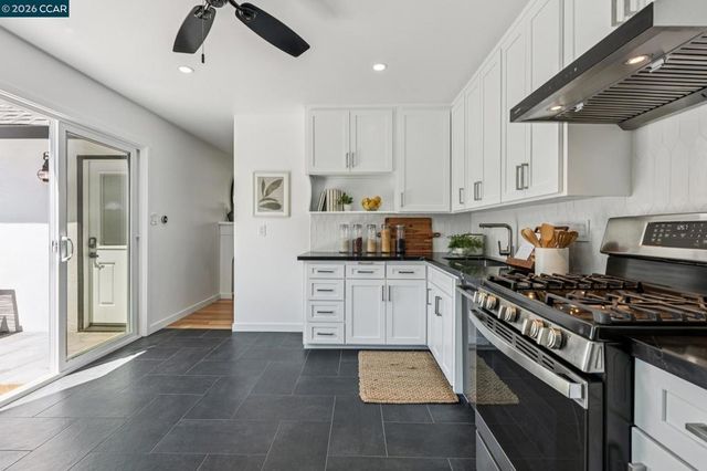 1378 Canterbury Dr, Concord, CA 94521